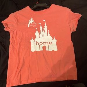 Women’s Disney castle orange shirt 👚🧡🙂